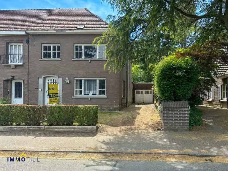 Te renoveren HOB met 4slpk, garage & mooie tuin te Gijzegem!