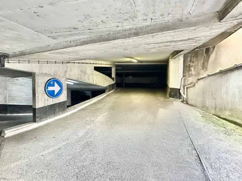 Parking in complex Parking Leopold