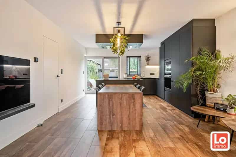 VERKOCHT! Energiezuinige open bebouwing met ruimte voor zelfstandige activiteit en ruime afzonderlijke garage op toplocatie in Lochristi!