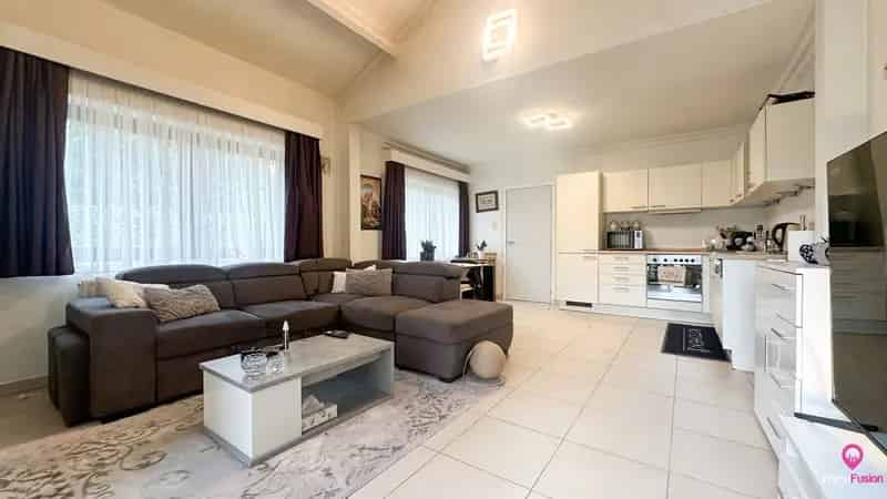 Handelspand met gerenoveerd appartement en kangoeroewoning!