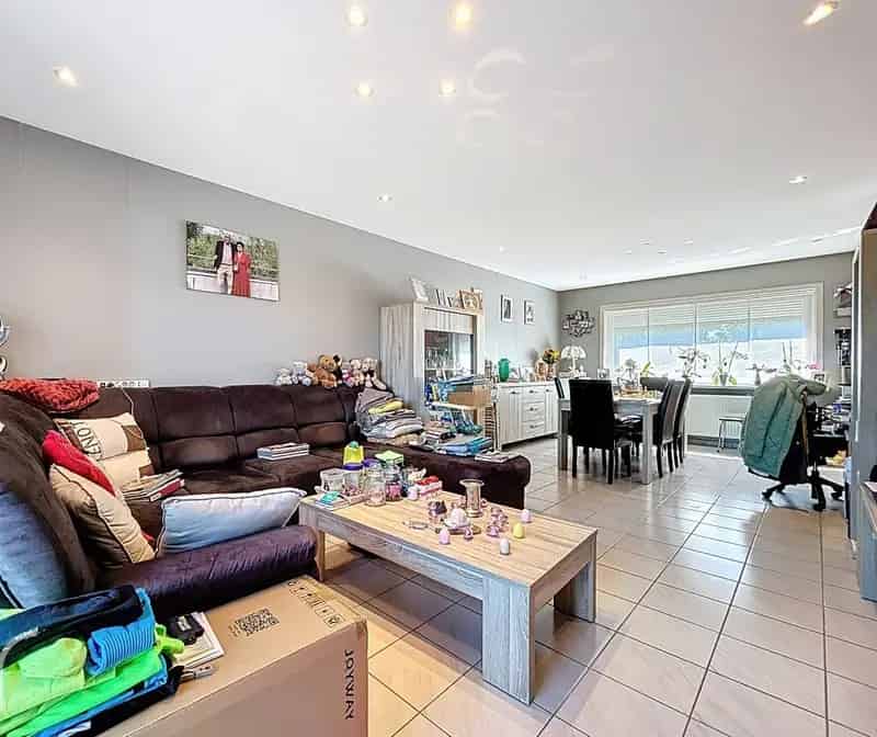 Instapklare rijwoning met tuin en 2 parkeerplaatsen