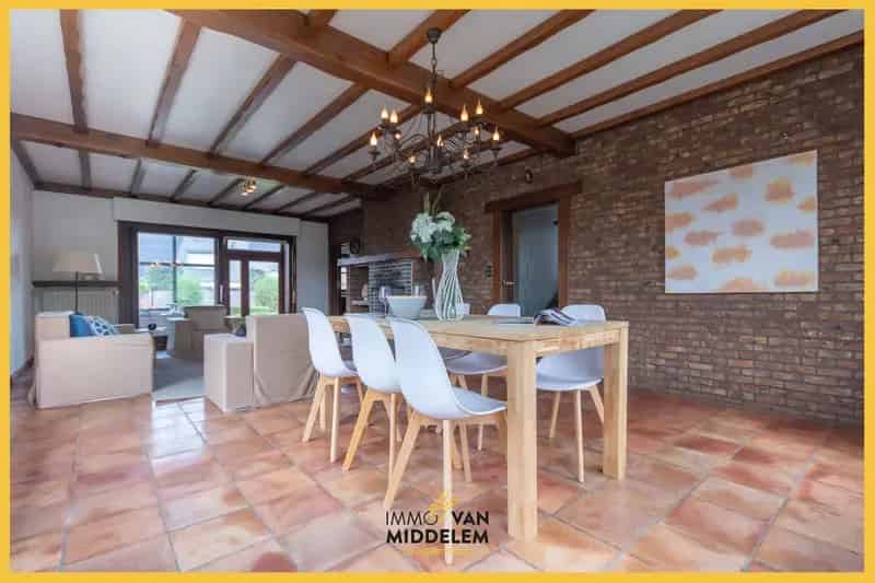 GROTE KARAKTERVOLLE WONING MET GARAGE EN TUIN
