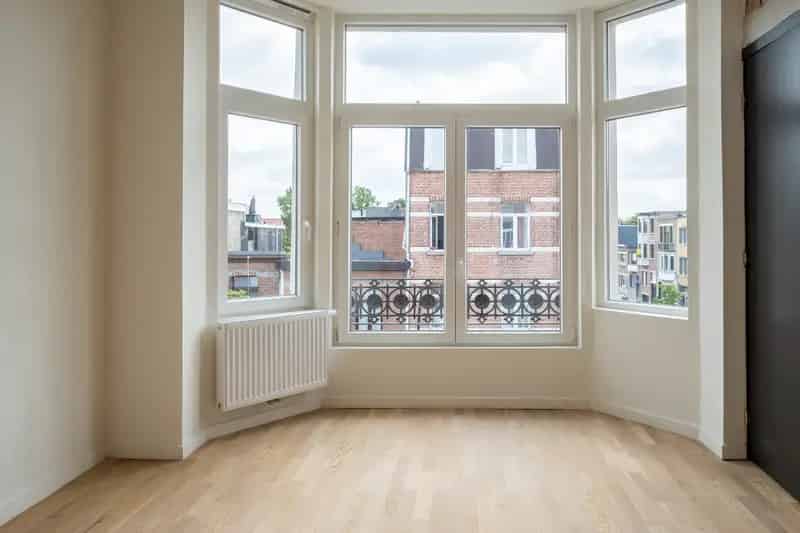 Lichtrijk Hoekappartement te Huur 3 slaapkamers Instapklaar