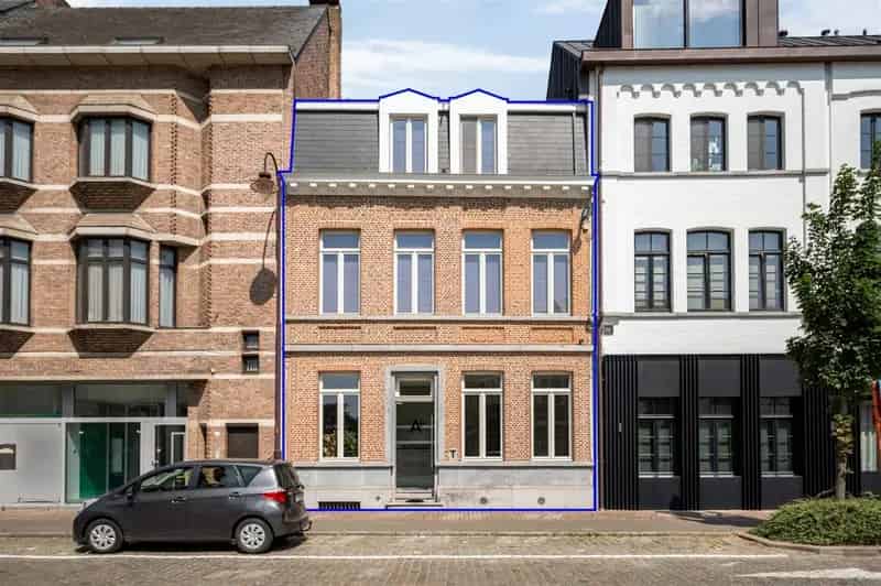 Herenwoning te Duffel met Praktijkruimte en Zwembad