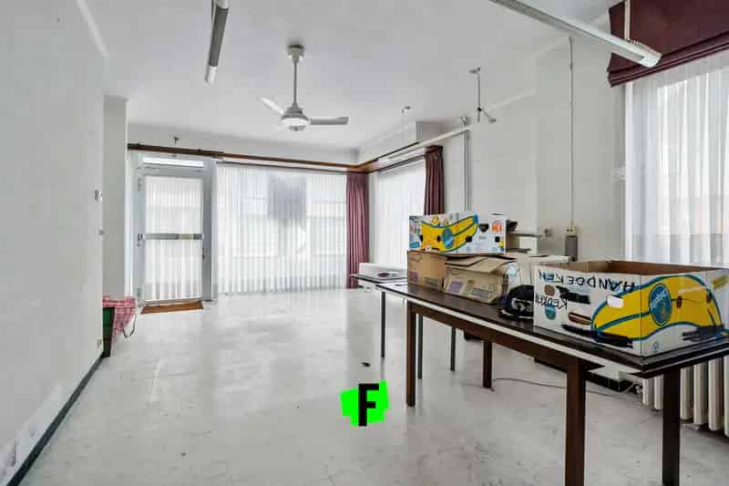 Woning met opslagruimte te Roesbrugge