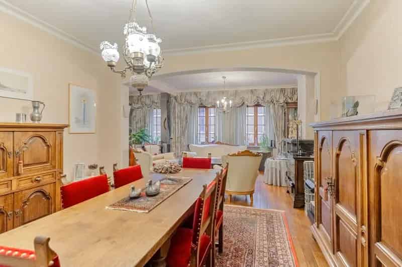 Prachtige bel-etage met praktijkruimte en/of extra woonruimte.