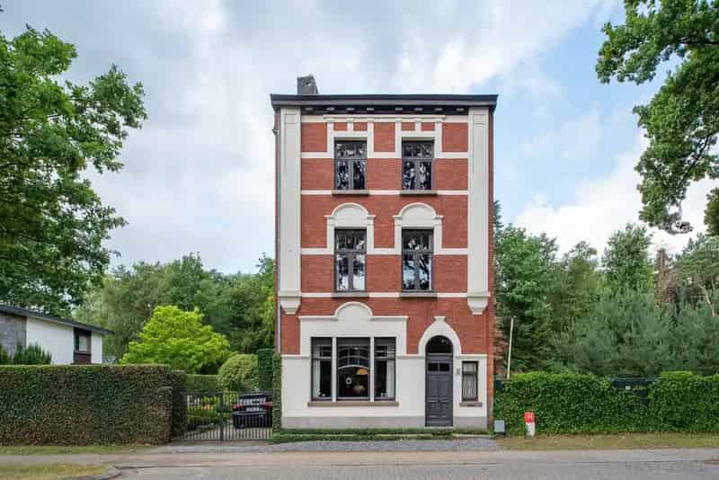 Karaktervolle burgerwoning met veel ruimte en authentieke details