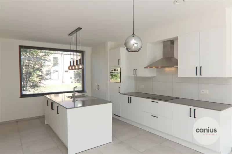 RUSTIG GELEGEN WONING MET 4 SLKS NABIJ HET STADSCENRUM