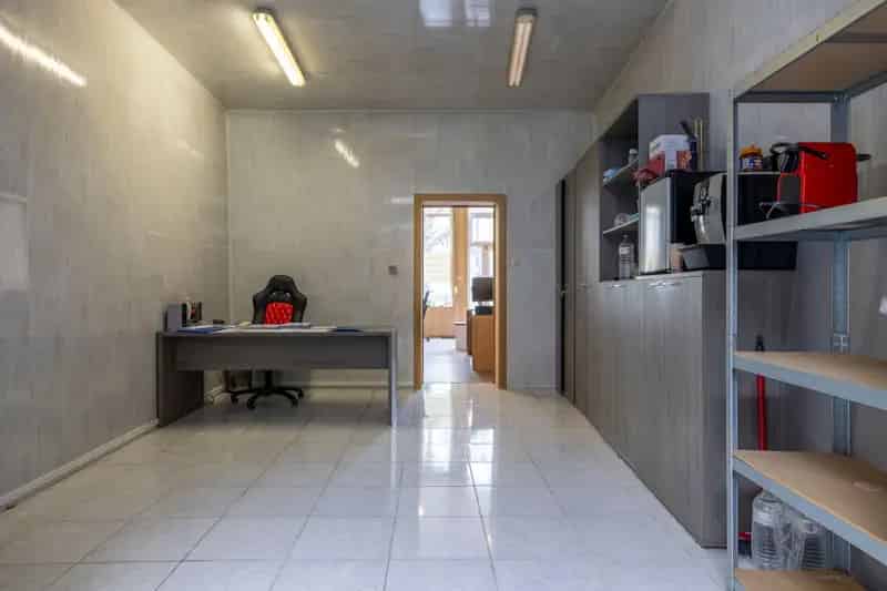 Handelsruimte met woning – 5 slaapkamers en stadsterras