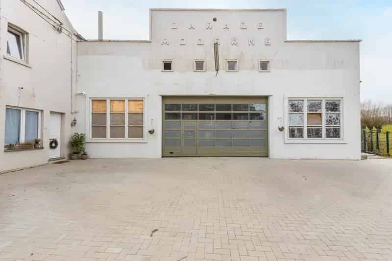 Eigendom met gerenoveerde woonst, loods en opbrengsteigendom