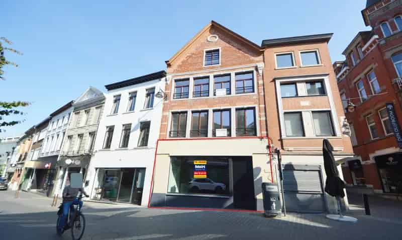 COMPLEET GERENOVEERD HANDELSPAND