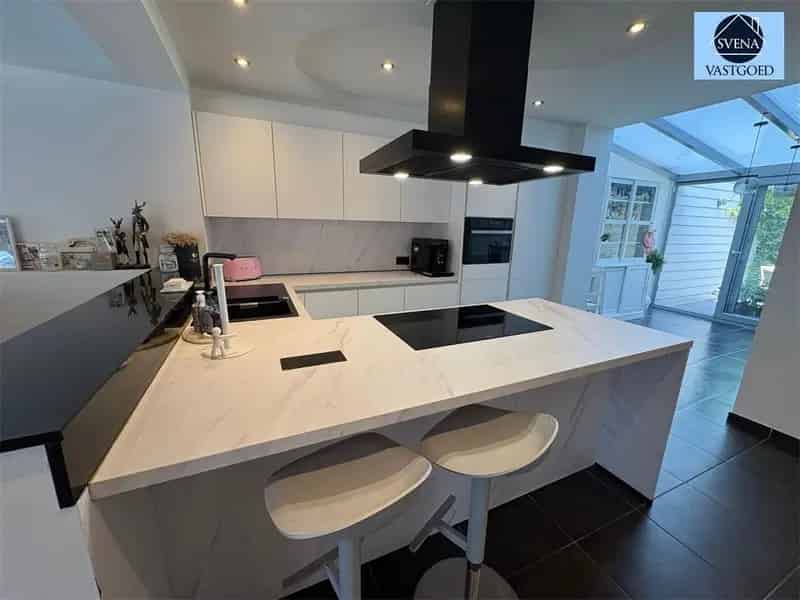 LEUKE, RUIME AANGENAME WONING GELEGEN NABIJ HET CENTRUM
