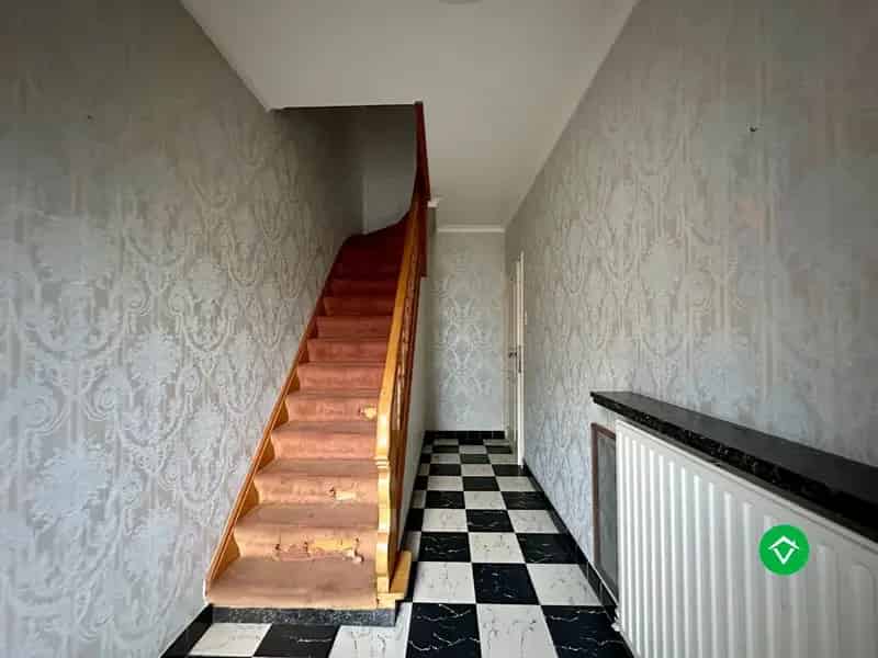 Op te frissen woning met vier slaapkamers te Eernegem