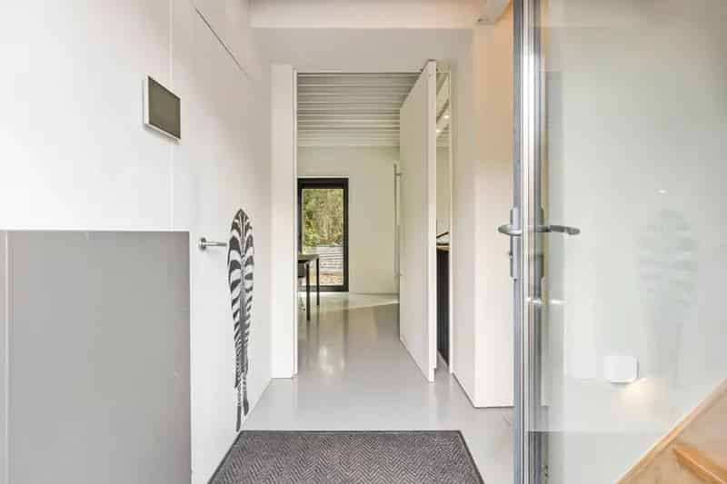 Vrijstaande villa met 4 slpk, zwembad & prachtige badkamer