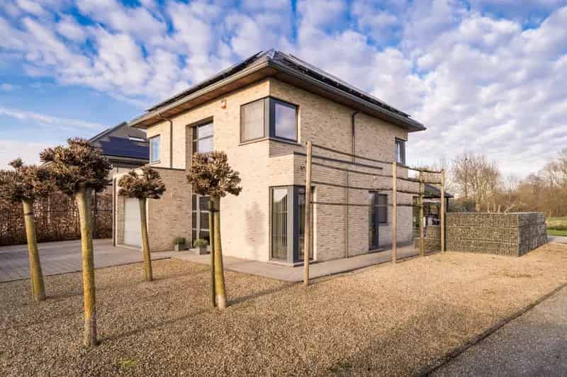 Huis te huur: Ruime villa met 3 slaapkamers en tuin