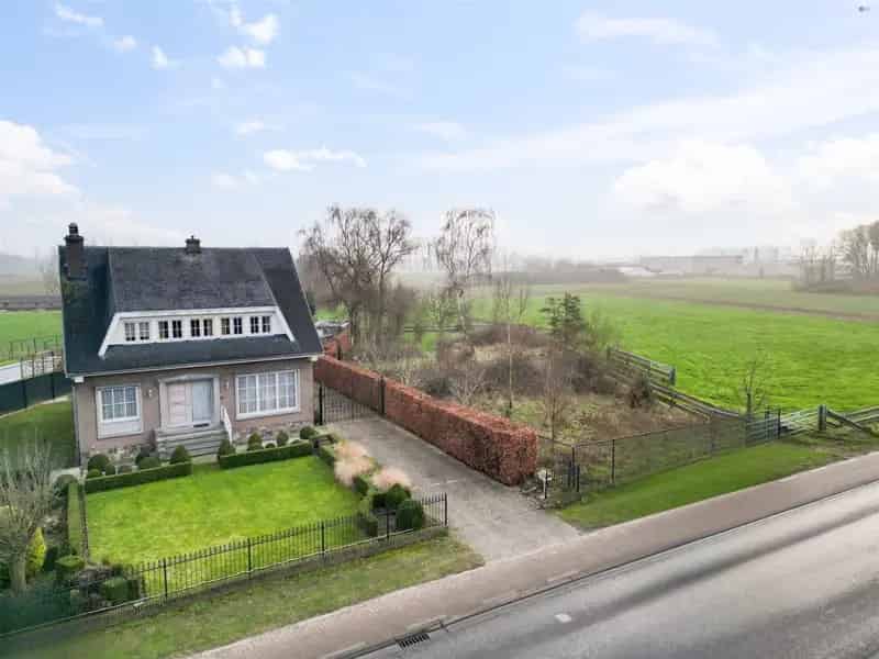 Open bebouwing met uitzicht over weides op 1.034m² grond