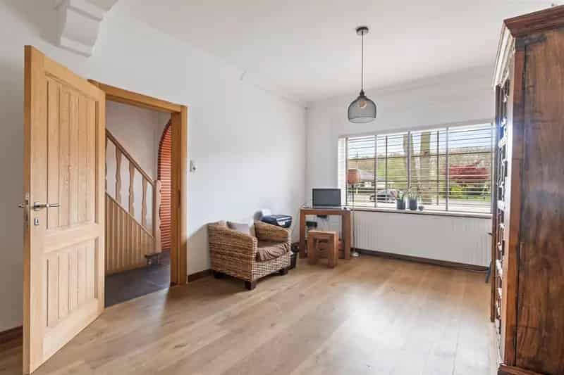Indrukwekkende woning op een ruim perceel van 2208 m².