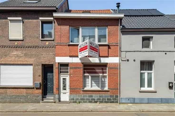 Te renoveren woning met 2 slaapkamers en terras