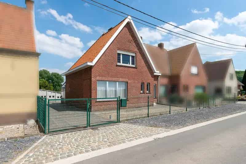 Huis te Huur Landelijk gelegen te renoveren woning