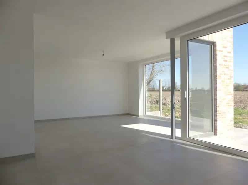 Halfopen nieuwbouwwoning met zuidgericht terras, tuin en garage