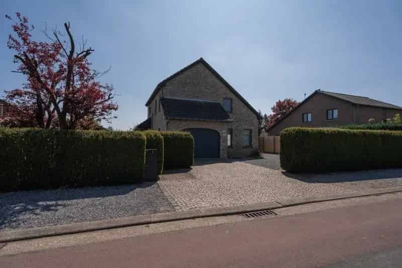 Energiezuinige woonhuis met 3 slaapkamers op een perceel van 6 a en 15 ca.