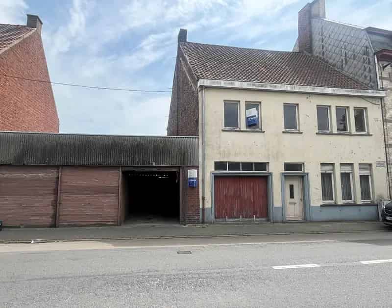 Renovatiewoning met mogelijkheden tot bouw van tweede woonst.