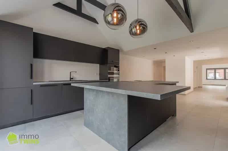 Volledig gerenoveerde gezinswoning met ruime tuin te Lebbeke