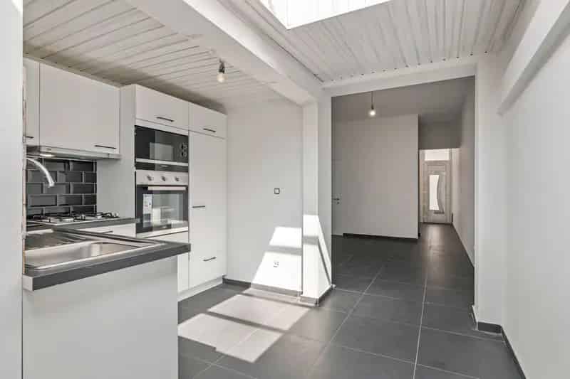 Vernieuwde woning met 4 slaapkamers en zonnig terras!