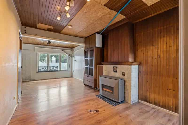 Te renoveren woning op ruim perceel van 715 m²