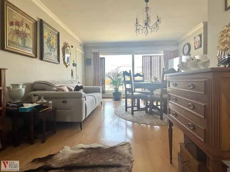 Appartement met 2 zonnige terrassen en pleinzicht