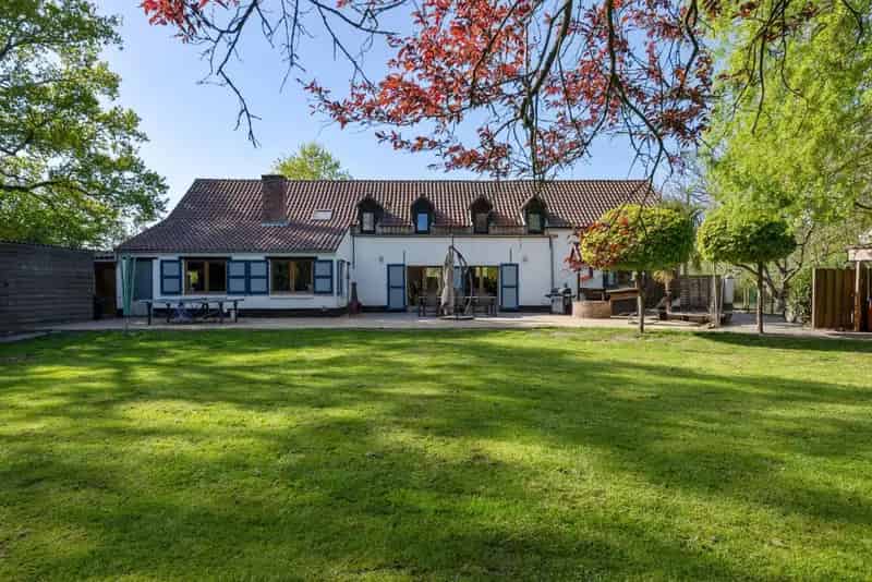 CHARMANTE HOEVE OP PERCEEL VAN 5.808 m²!