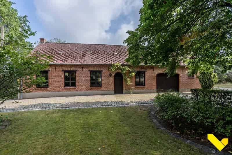 Prachtig Gelegen Langgevelhoeve Op Een Ruim Perceel.