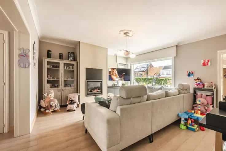 Huis te Koop Meulebeke: Vrijstaande woning met garage en tuin