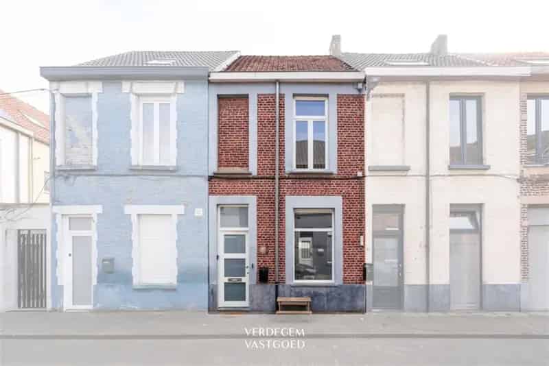 Charmante starterswoning met 2 slaapkamers en stadskoer in rustige straat