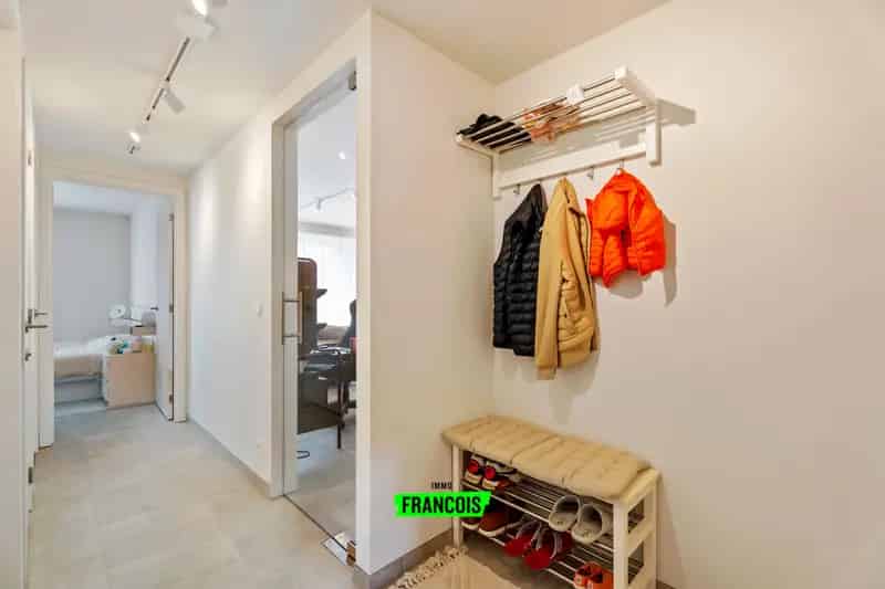 Nieuwbouwappartement met 2 slaapkamers en staanplaats te koop in Westrozebeke