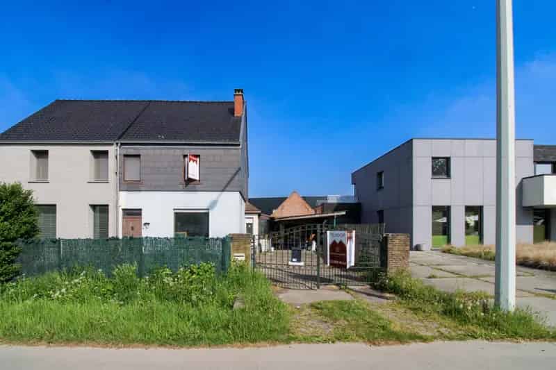 Huis te koop Waasmunster: 5 slaapkamers, garage, renovatieproject