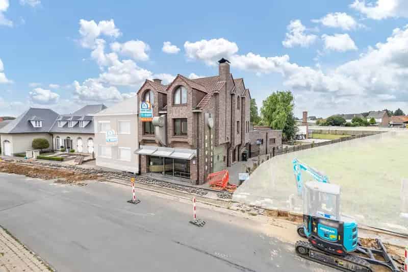 Handelswoning met ruime garage