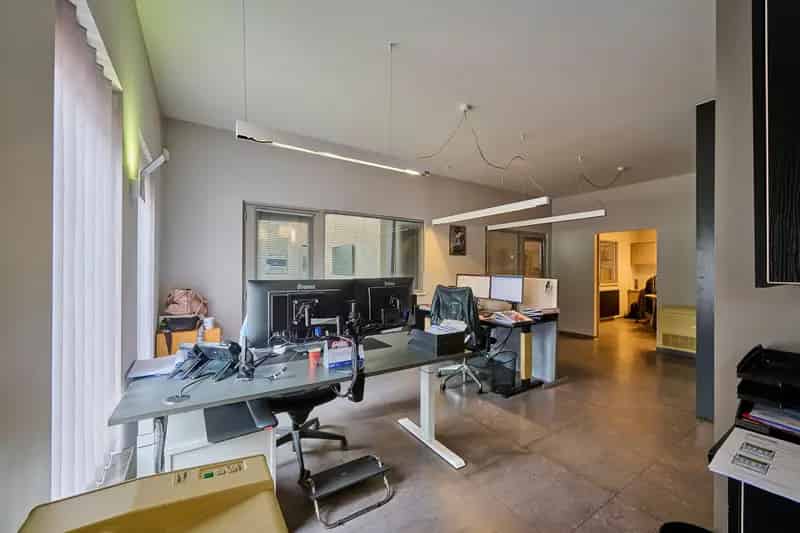 MULTIFUNCTIONEEL GEBOUW OP MOOIE ZICHTLOCATIE