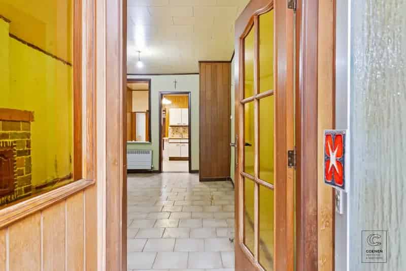 Te renoveren woning met 2 à 3 slpk's, een bew. opp. van 105 m² op een zeer centrale ligging te Lier!