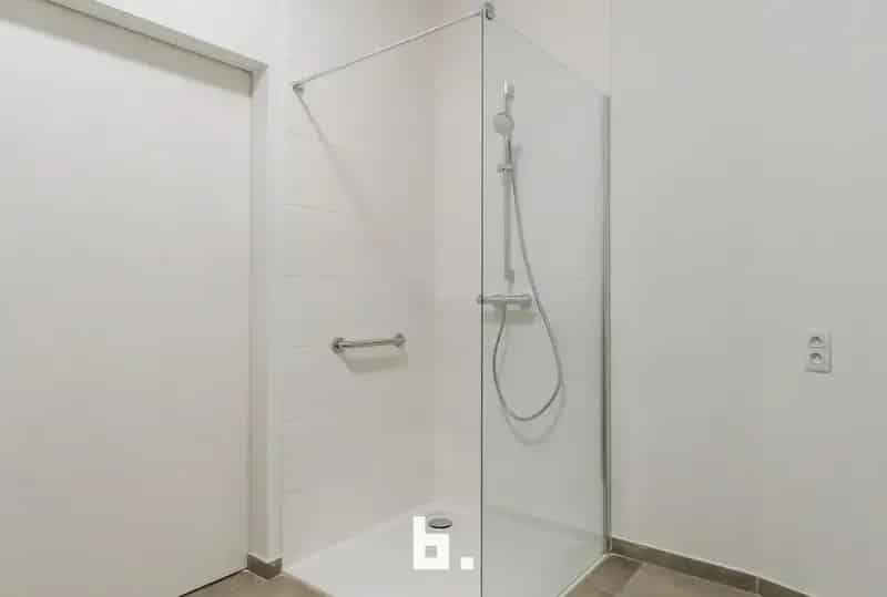 Ruim en energiezuinig nieuwbouwappartement met terras en dubbele autostaanplaats!