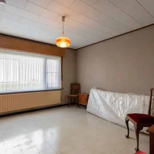 UITNODIGENDE BUNGALOW met 3 mooie slaapkamers, garage en een perceel van 1238 m²