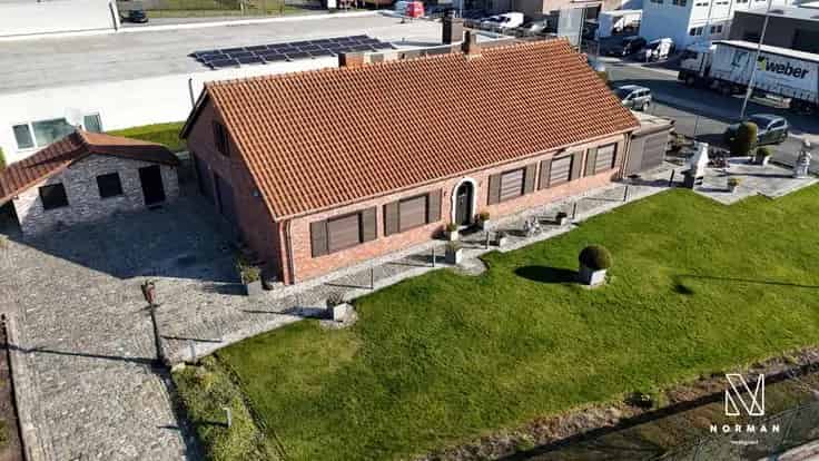 Huis Te Koop Grote woning 1027m² met garages en veranda