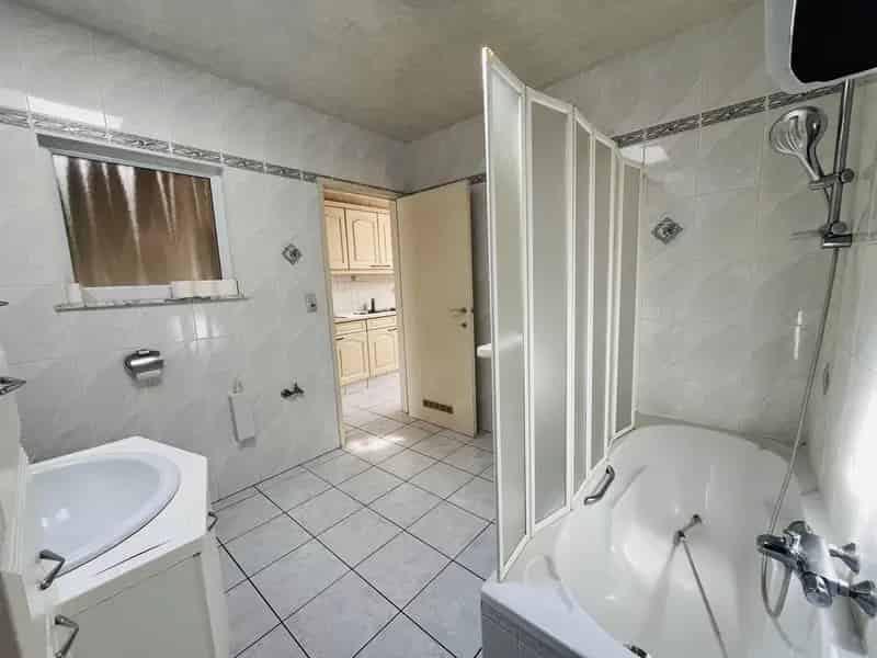 Huis te koop: 3 slaapkamers, garage, uitweg