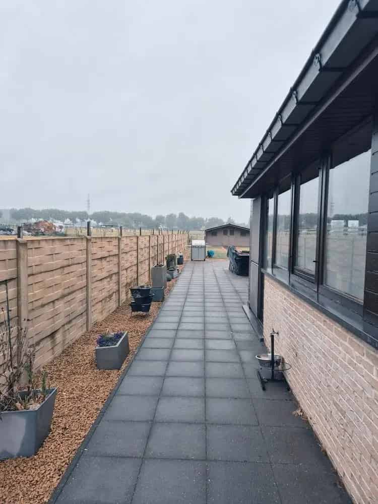 Prachtige villa uit de jaren 90 met drie slaapkamers en grote tuin!