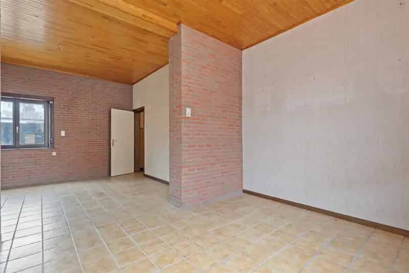 Te renoveren Halfopen bebouwing met 3 slaapkamers