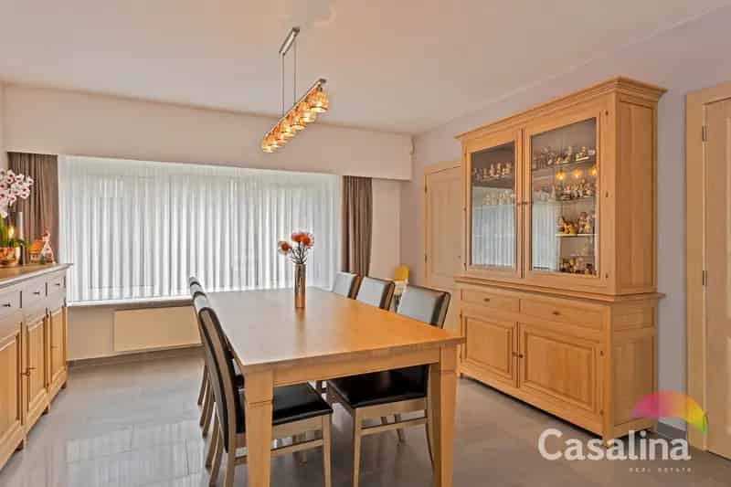Prachtige, zeer goed onderhouden 3-gevel BEL-ETAGE woning