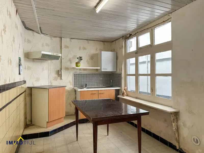 Te renoveren woning met 3 slk, garage en tuin te Hofstade