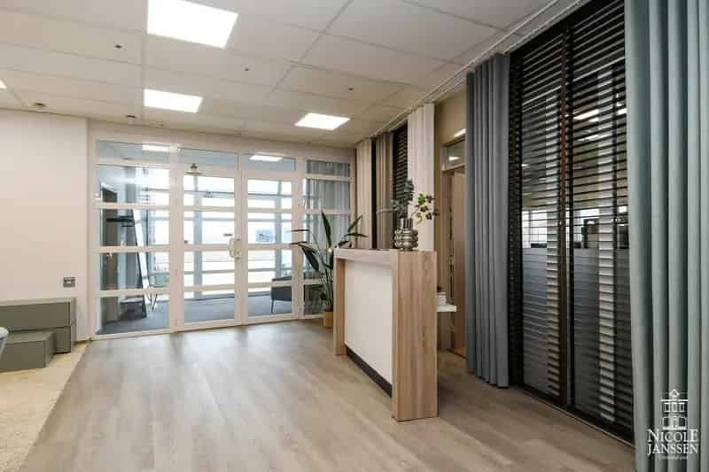 Ruim en luchtig handelspand van ca. 1050m²