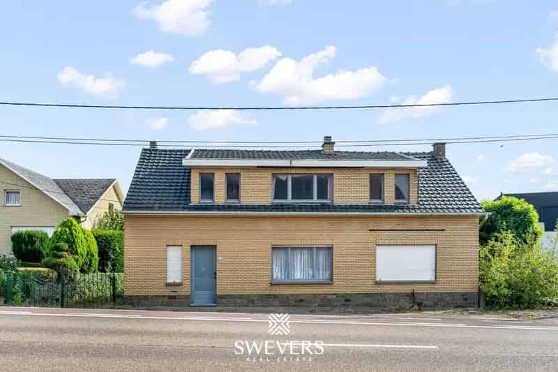 Ruim bouwperceel met te slopen woning in Borgloon
