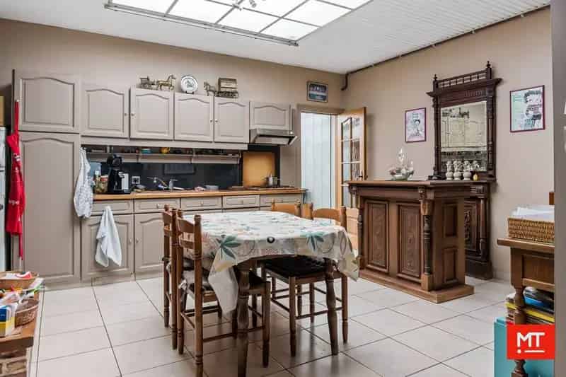 Woning met 2 slaapkamers en garage te koop in het centrum van Wervik